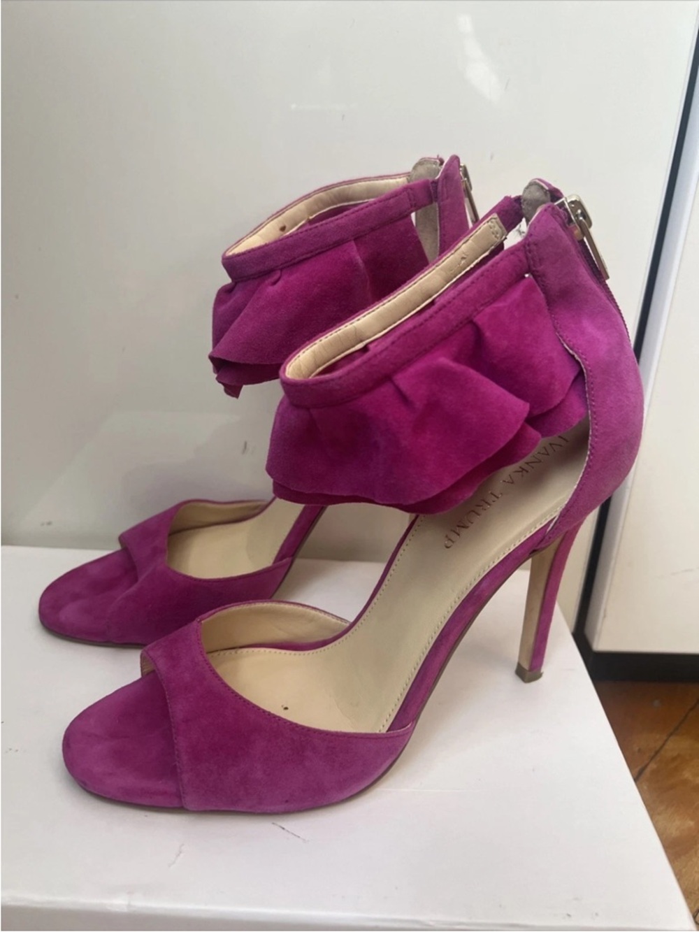 Ladies Ivanka Trump Pink Heels Sandals Size 8.5